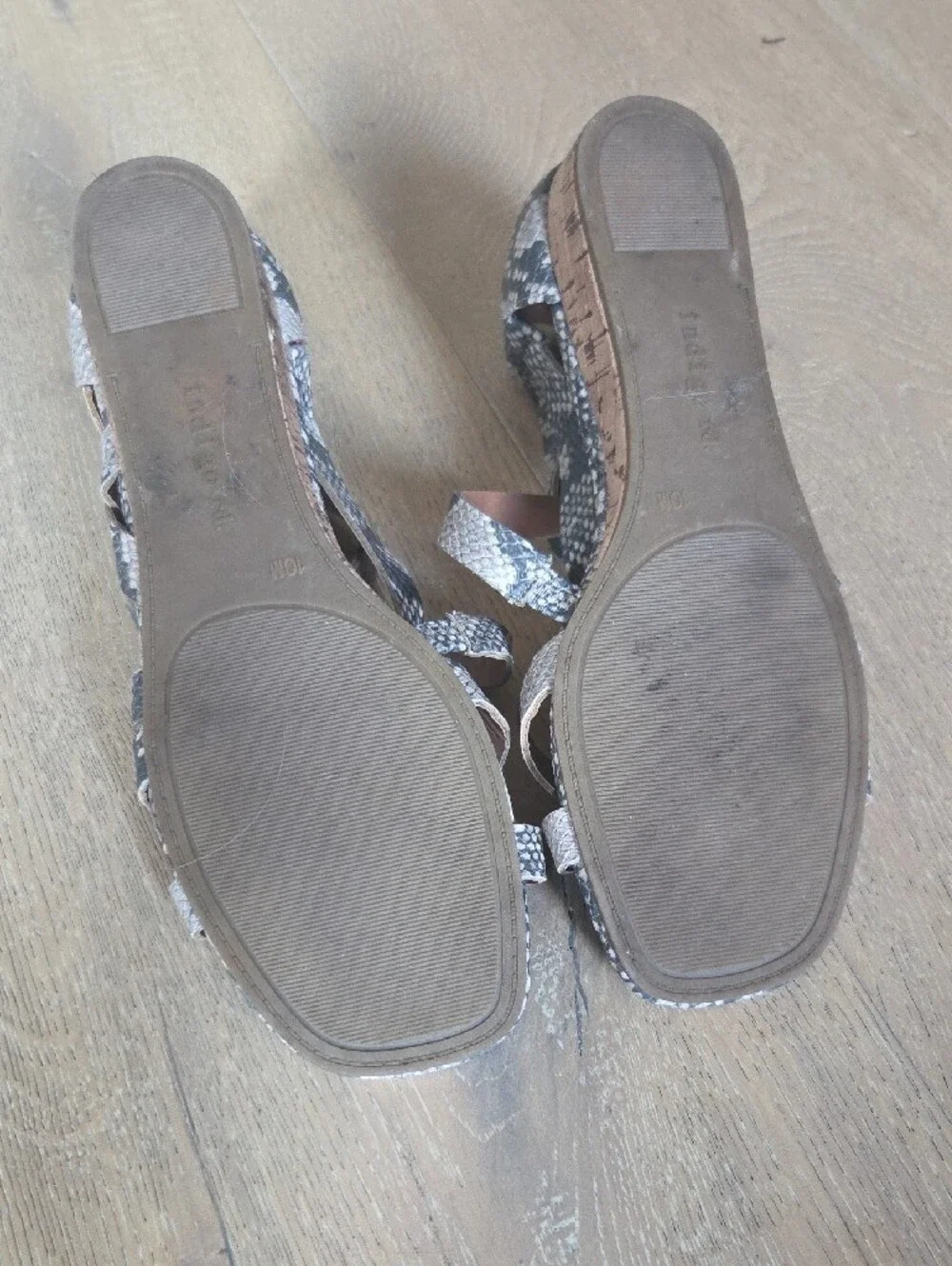 Indigo Rd Snakeskin Pattern Sandals - Gray/Ivory, Size 10, Like New.